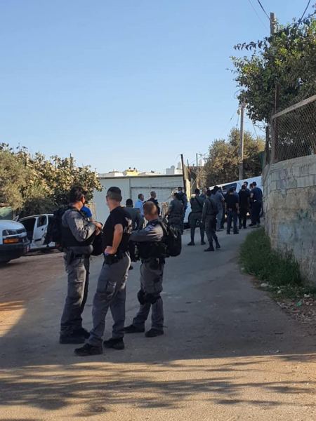 شرطة الاحتلال تداهم احد المنازل في برطعة 